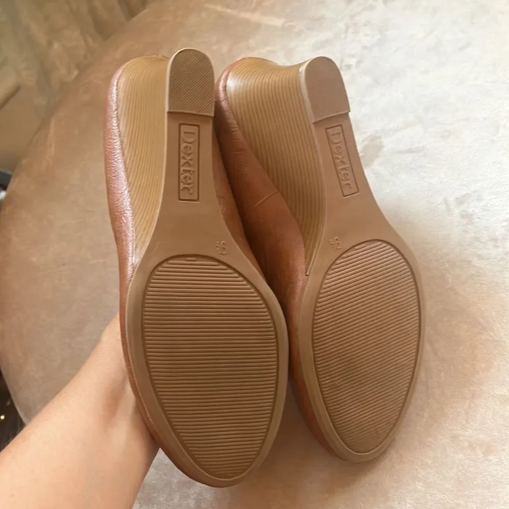 Like new! Sz 9.5 Dexter Wedge Heels EUC!